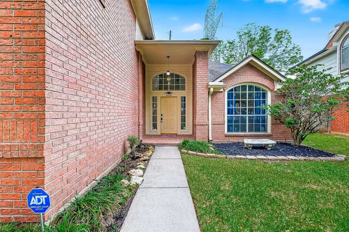 Photo 5 of 4210 W Meadows Drive, Sugar Land, TX