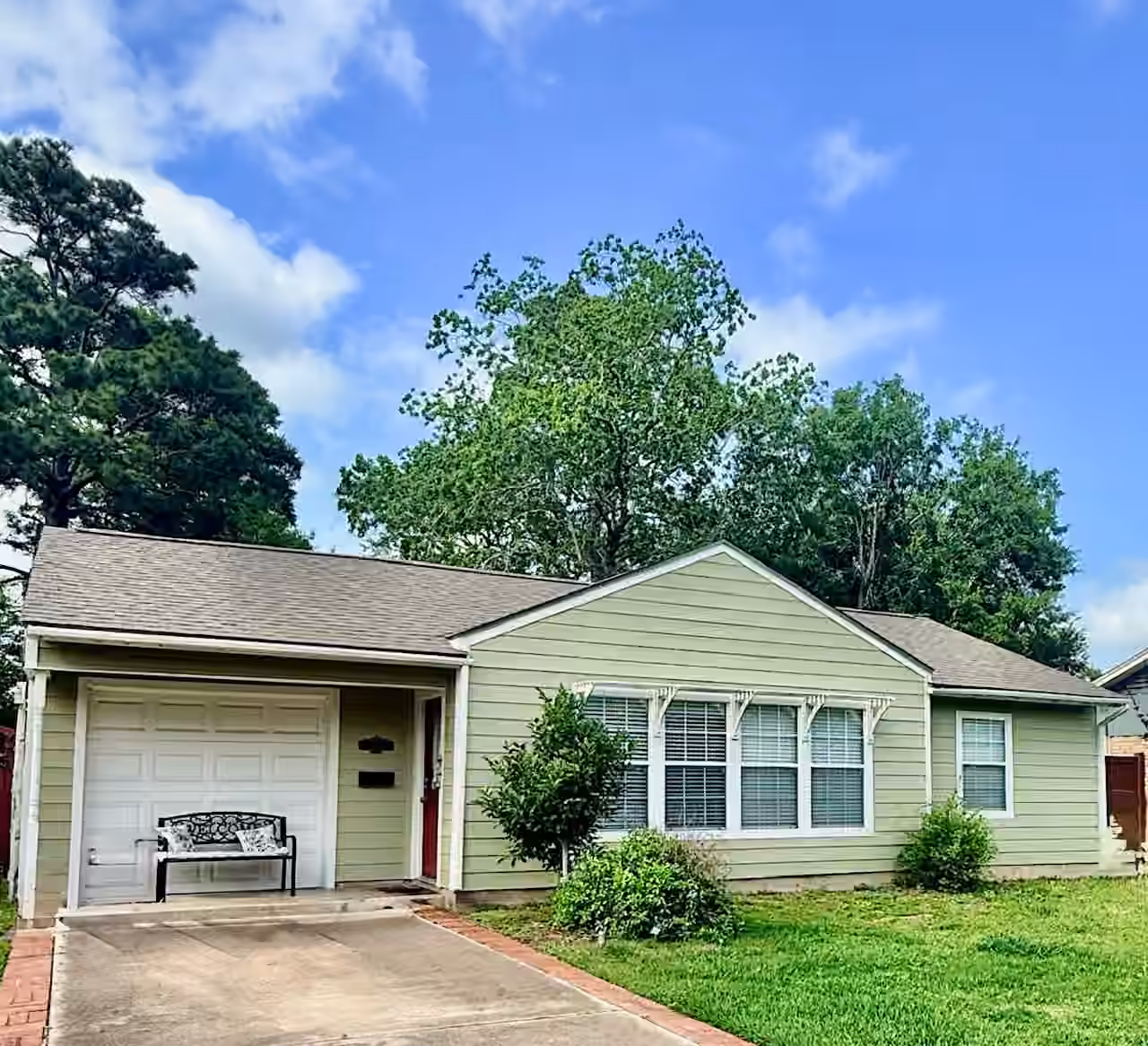 Photo of 1017 E Miller Street, Angleton, TX 77515