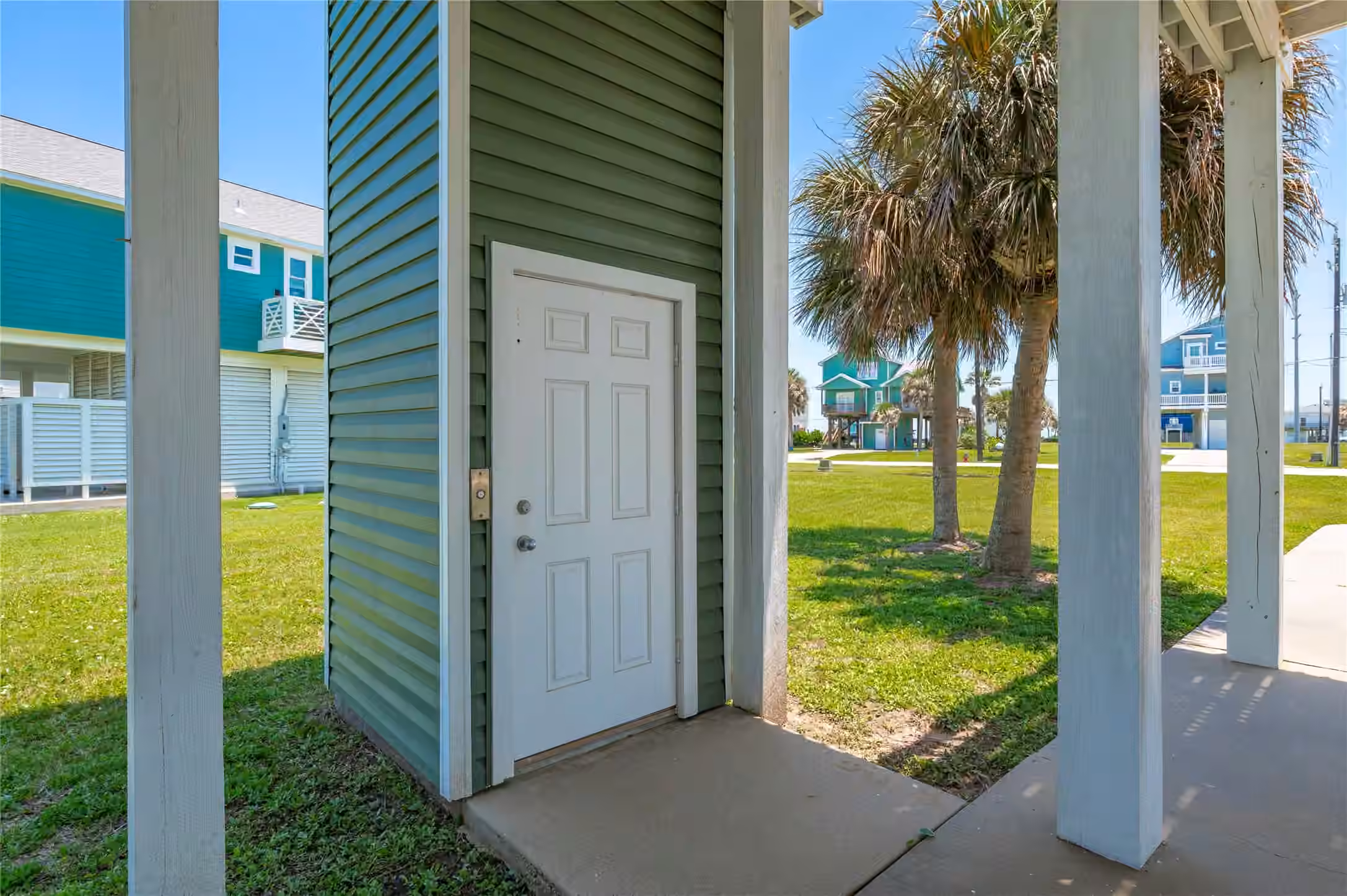 Photo 7 of 18902 Shaman Drive, Galveston, TX
