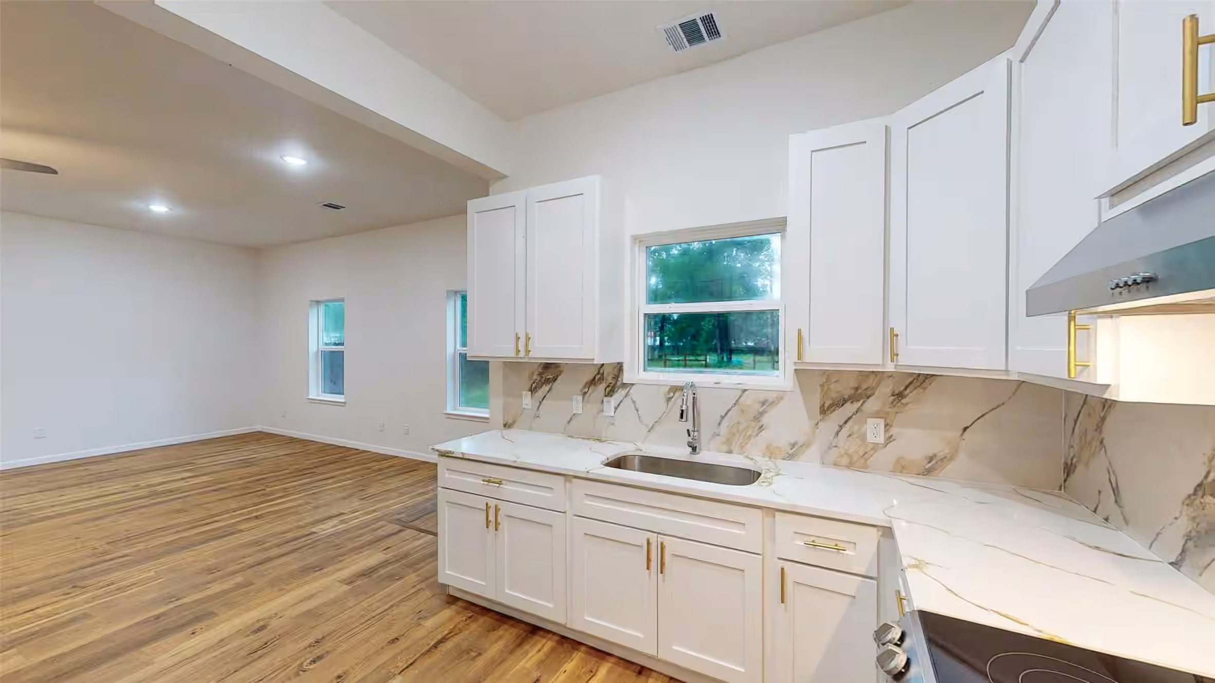 Photo 2 of 21665 County Road 3749d, Cleveland, TX