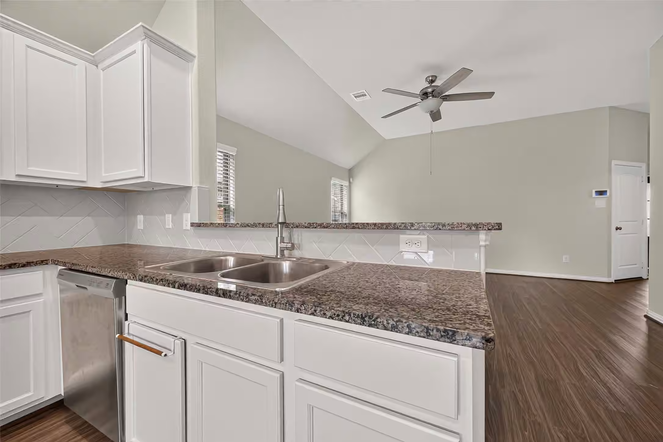 Photo 5 of 4827 Marigold Breeze Drive, Spring, TX