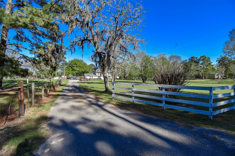 Photo 2 of 24640 Macedonia Road, Hockley, TX