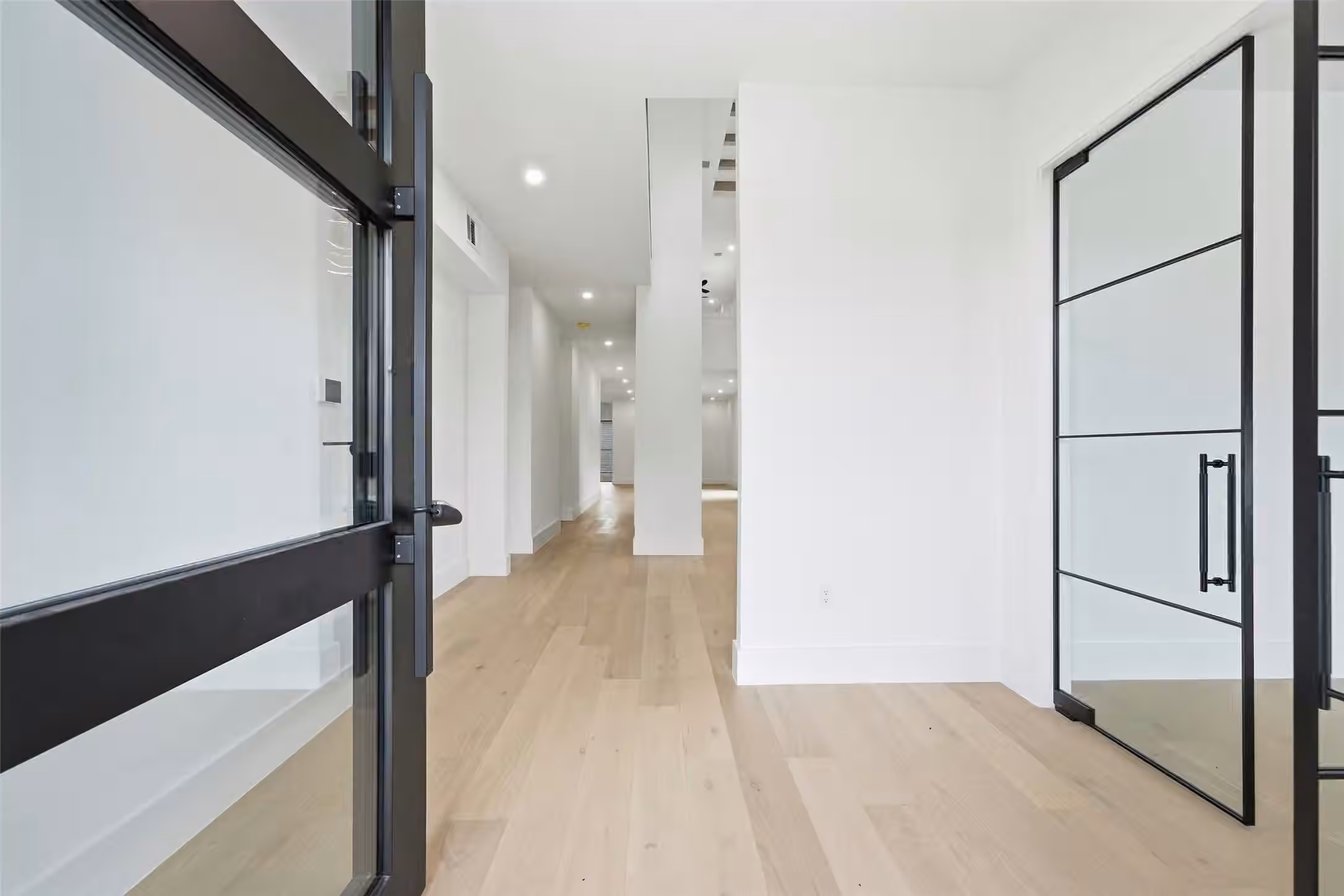 Photo 2 of 519 W 30th Street, Houston, TX