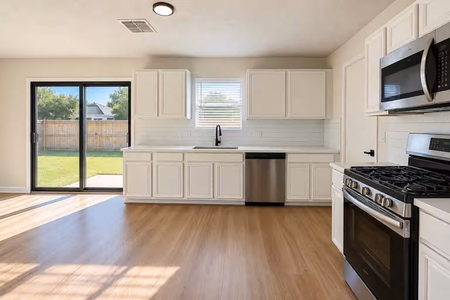 Photo 7 of 1870 Courtside Place Drive, Missouri City, TX