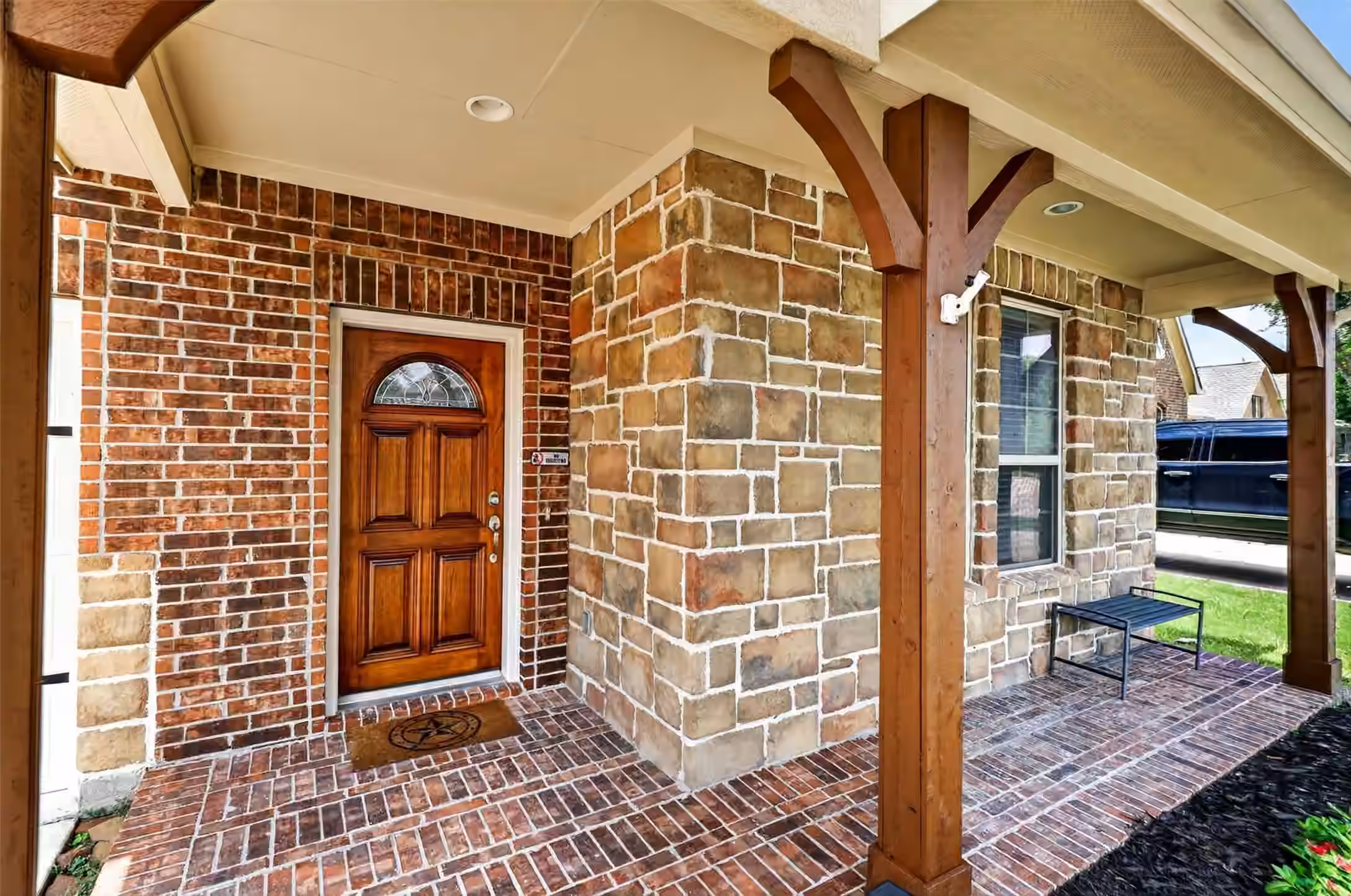 Photo 4 of 17919 Creek Bluff Lane, Cypress, TX