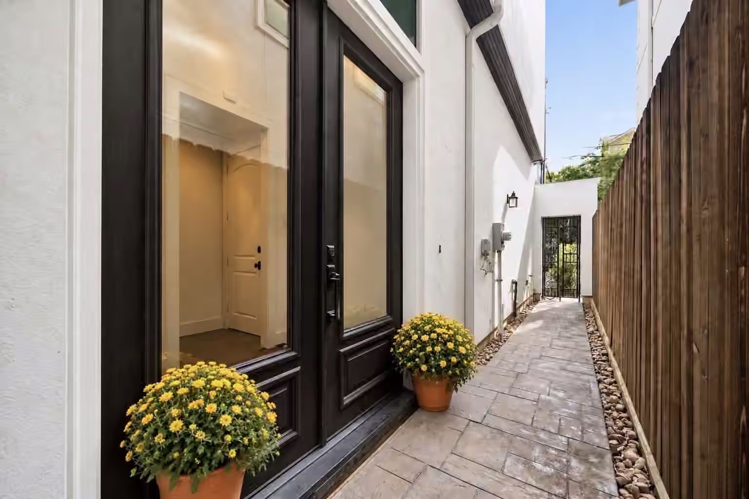 Photo 2 of 415 Reinerman Street A, Houston, TX