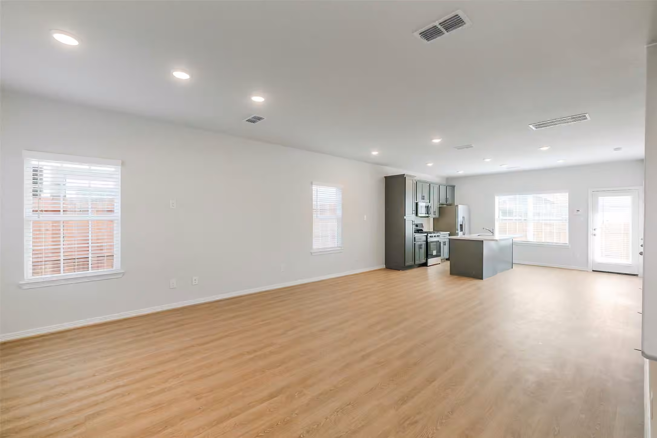 Photo 6 of 6407 Paris Street, Houston, TX
