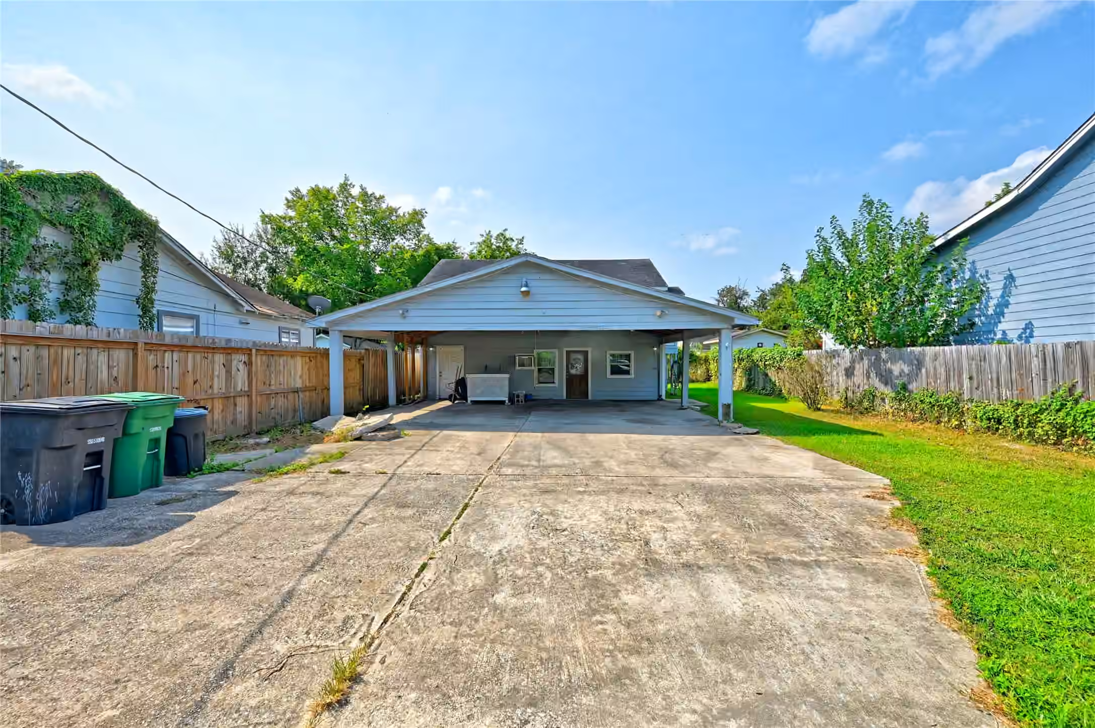 Photo 2 of 314 King Street, Houston, TX