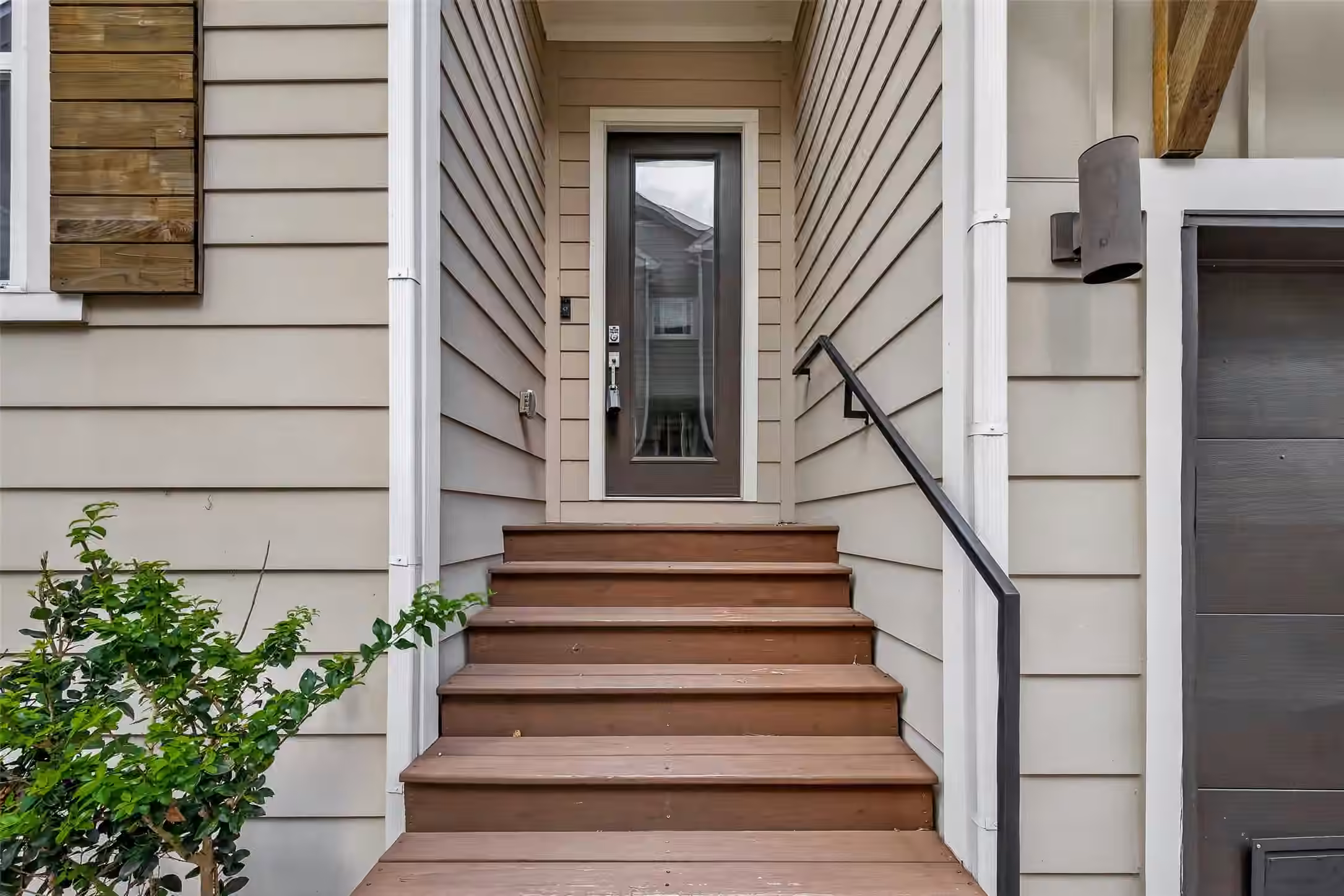 Photo 3 of 3350 Pinemont Drive, Houston, TX
