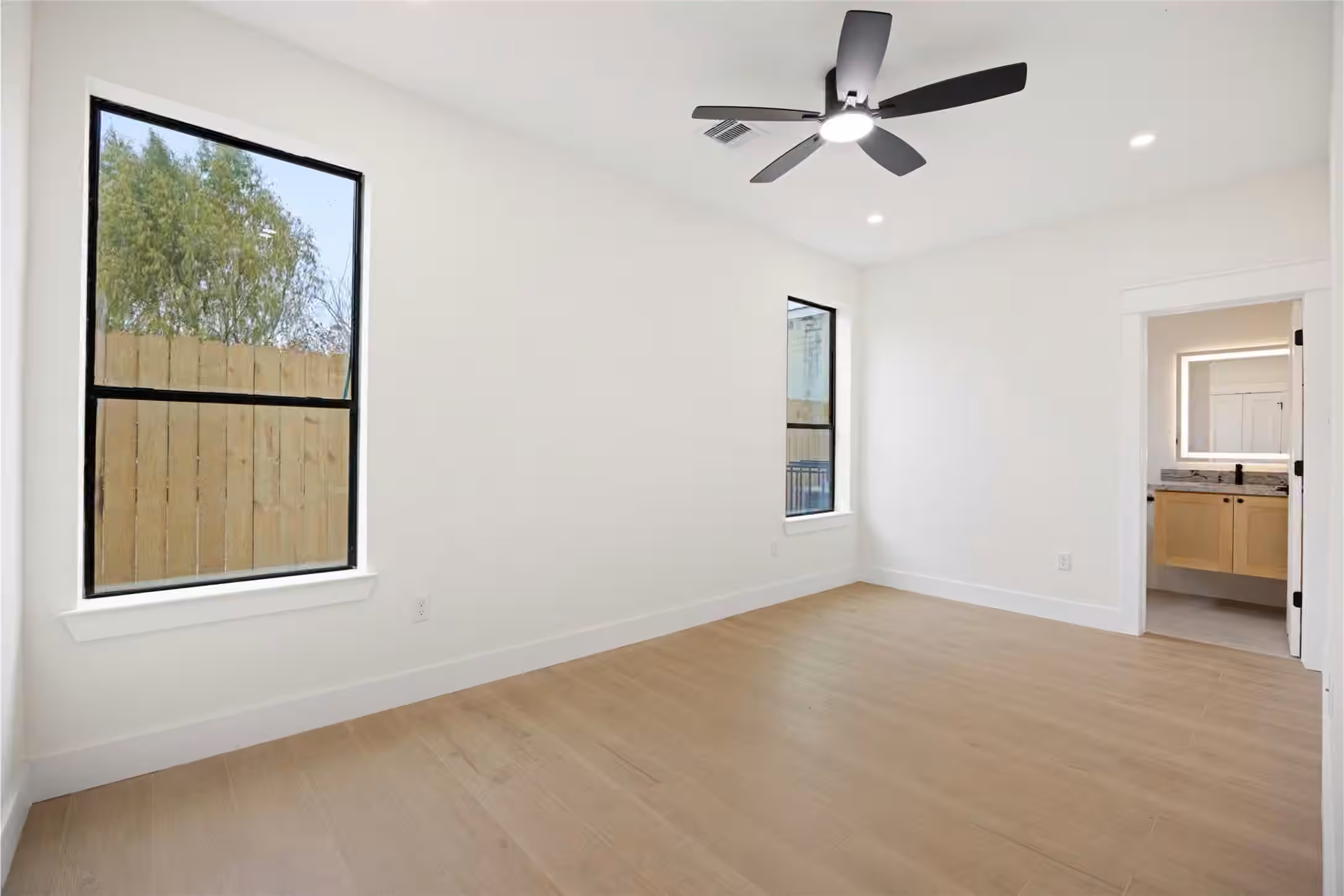 Photo 5 of 6330 Sidney Street, Houston, TX
