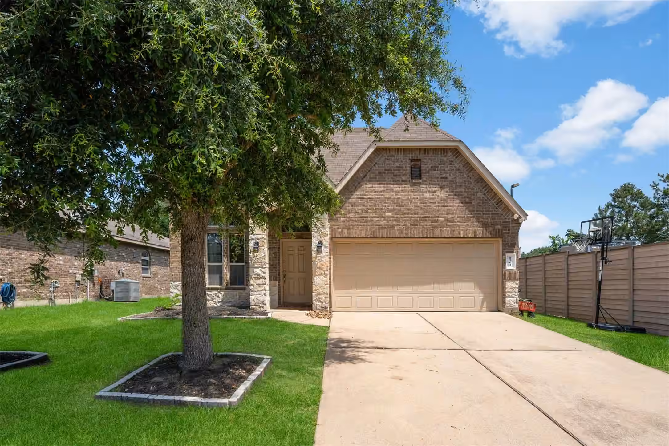 Photo 5 of 8702 Alicia Drive, Tomball, TX