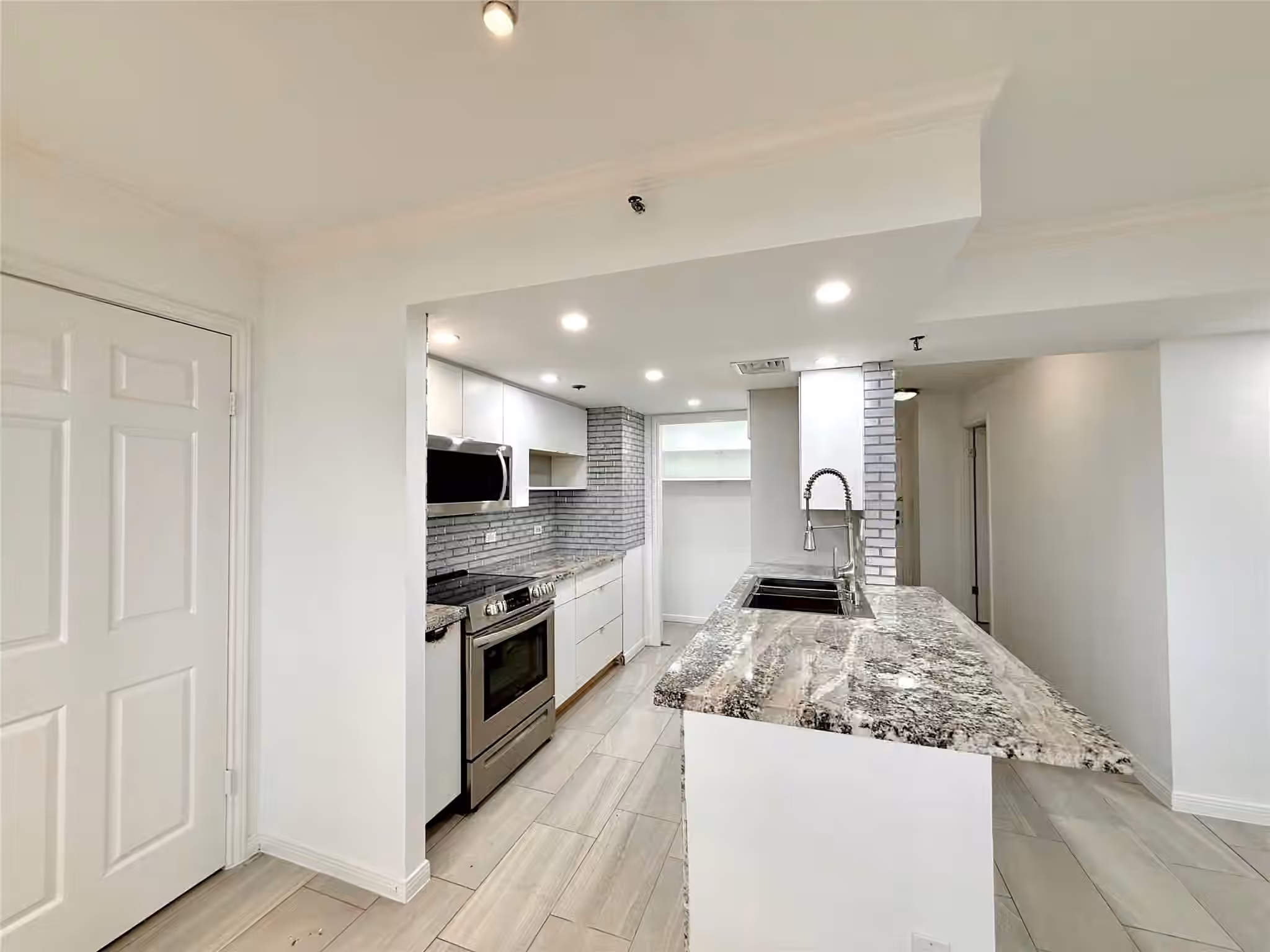 Photo 5 of 3525 Sage Road 703, Houston, TX