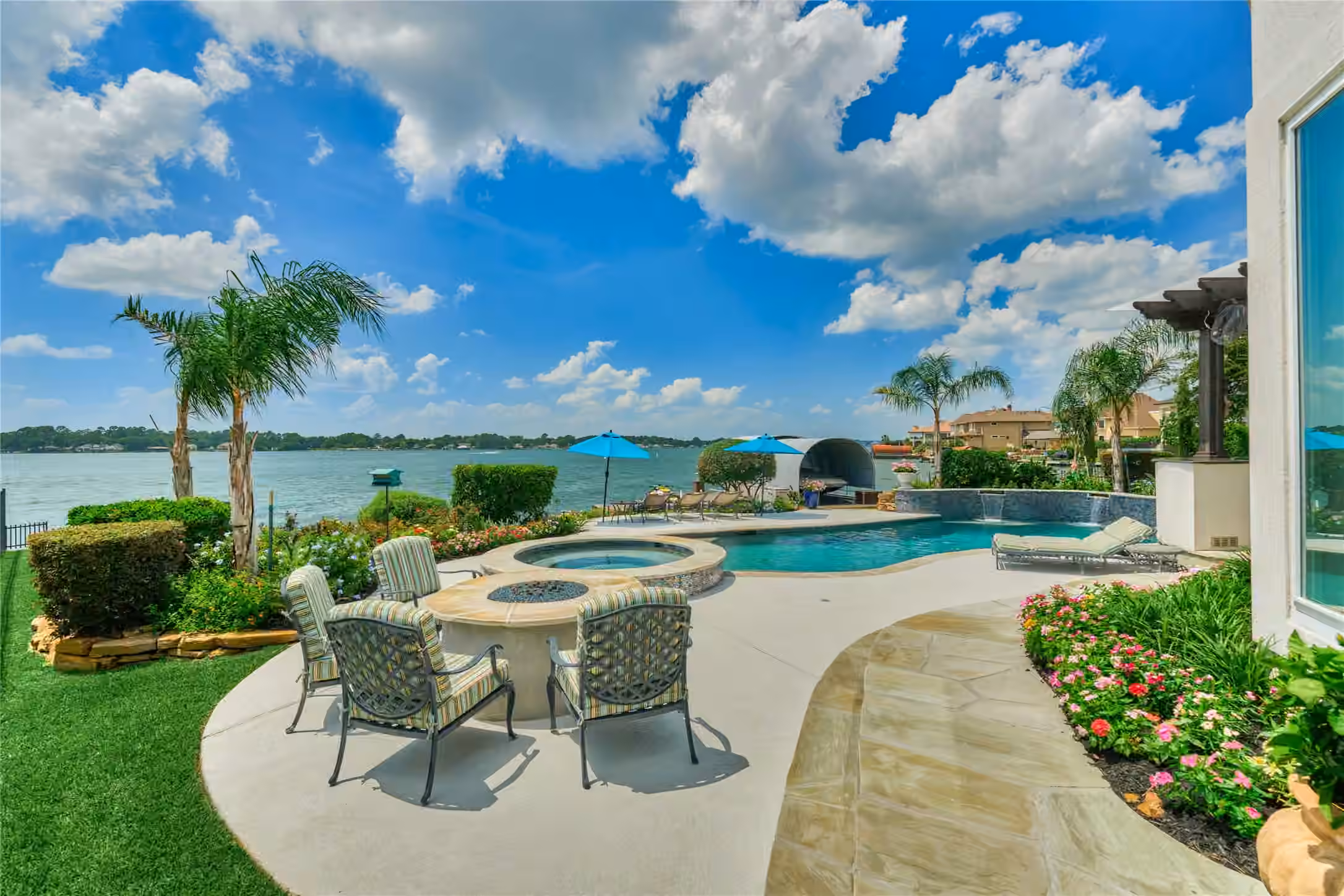 Photo 4 of 9943 Pebble View Court, Conroe, TX