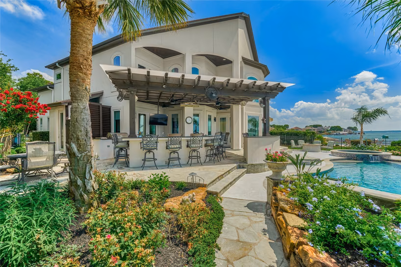 Photo 5 of 9943 Pebble View Court, Conroe, TX