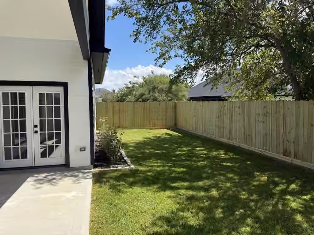 Photo 3 of 101 Bermuda Circle, Montgomery, TX