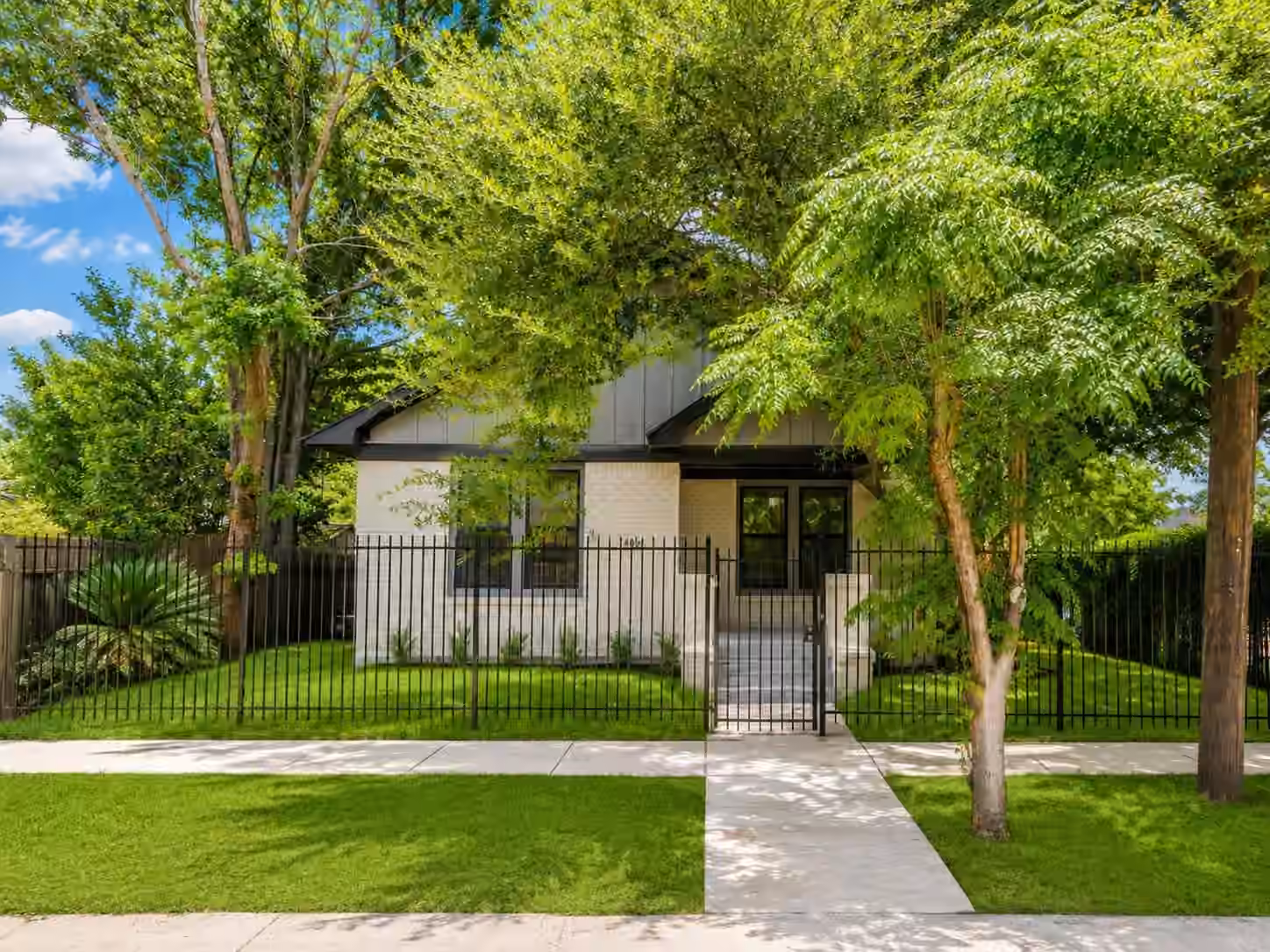 Photo 2 of 2602 Atlantic Street, Houston, TX