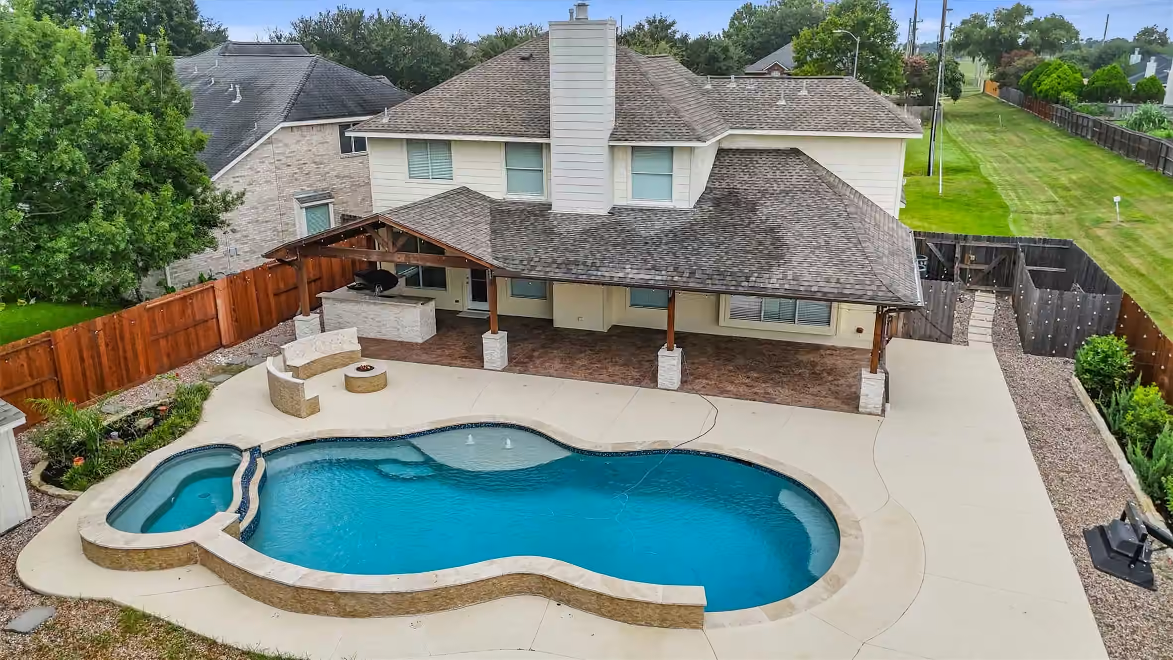 Photo 3 of 2322 Meadow Briar Drive, Sugar Land, TX