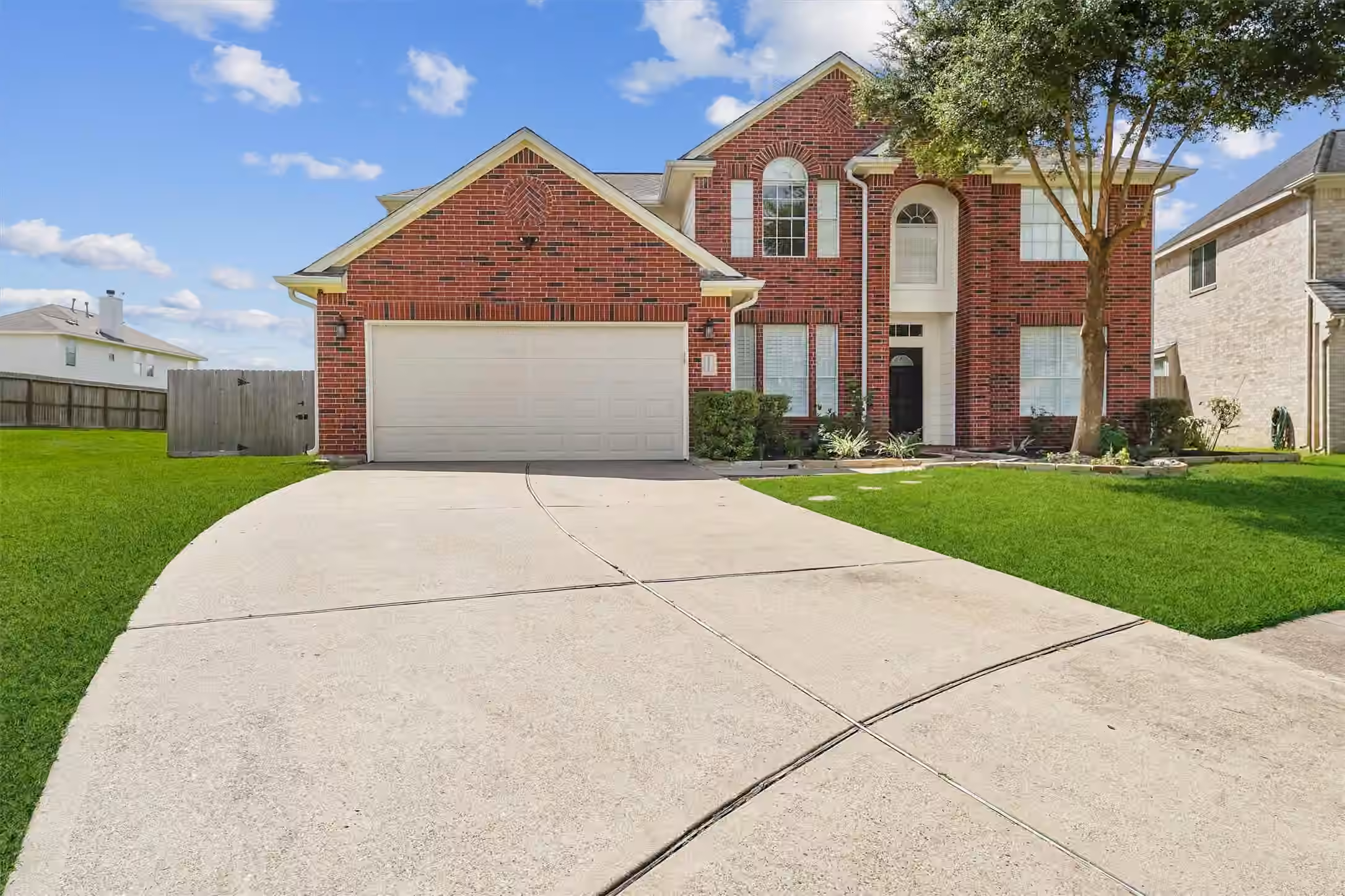 Photo 4 of 2322 Meadow Briar Drive, Sugar Land, TX