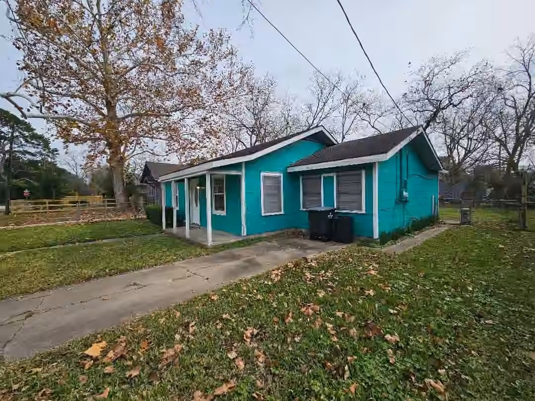 Photo 3 of 1013 W Snyder Street, Alvin, TX