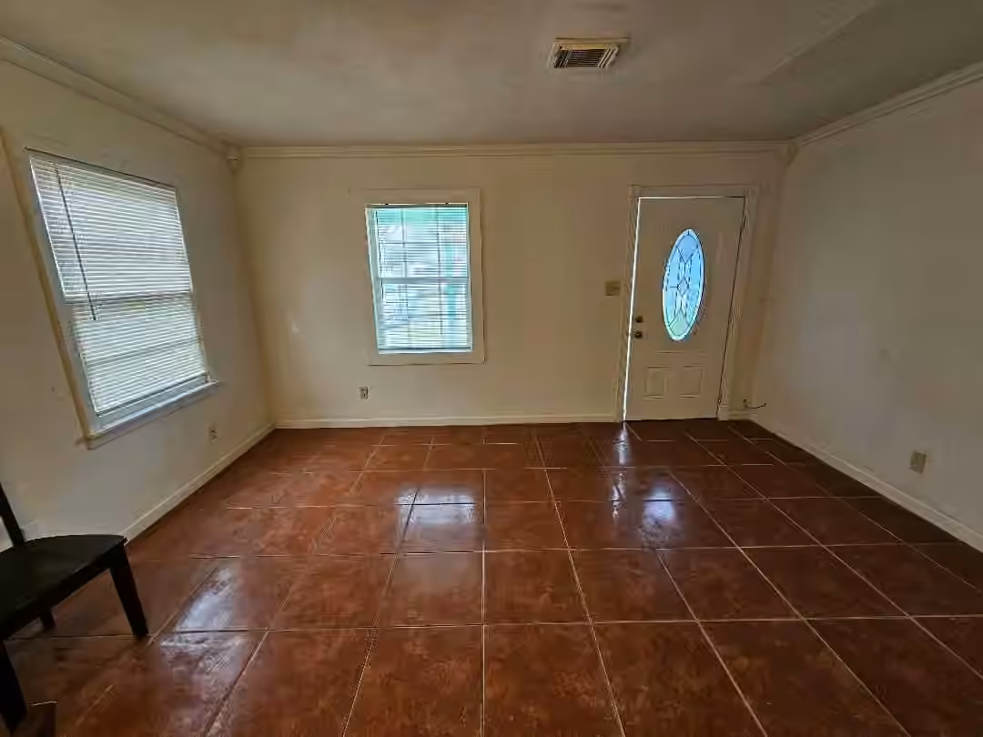 Photo 4 of 1013 W Snyder Street, Alvin, TX