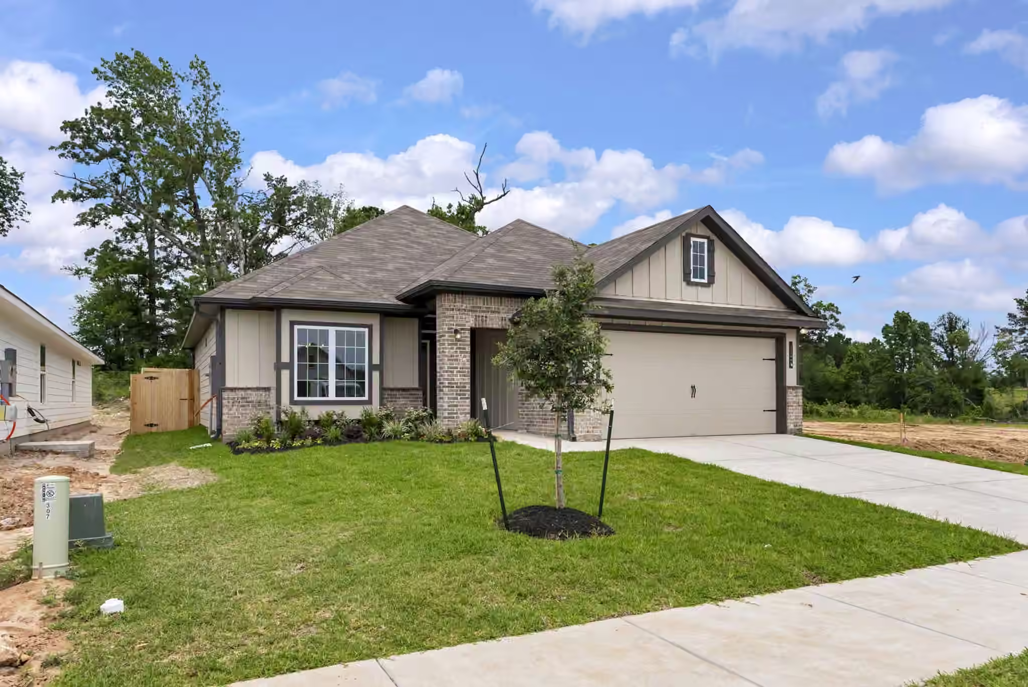 Photo 2 of 307 Rockbridge Drive, Huntsville, TX