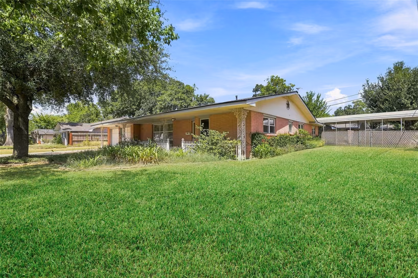 Photo 3 of 10402 Shadow Wood Drive, Houston, TX