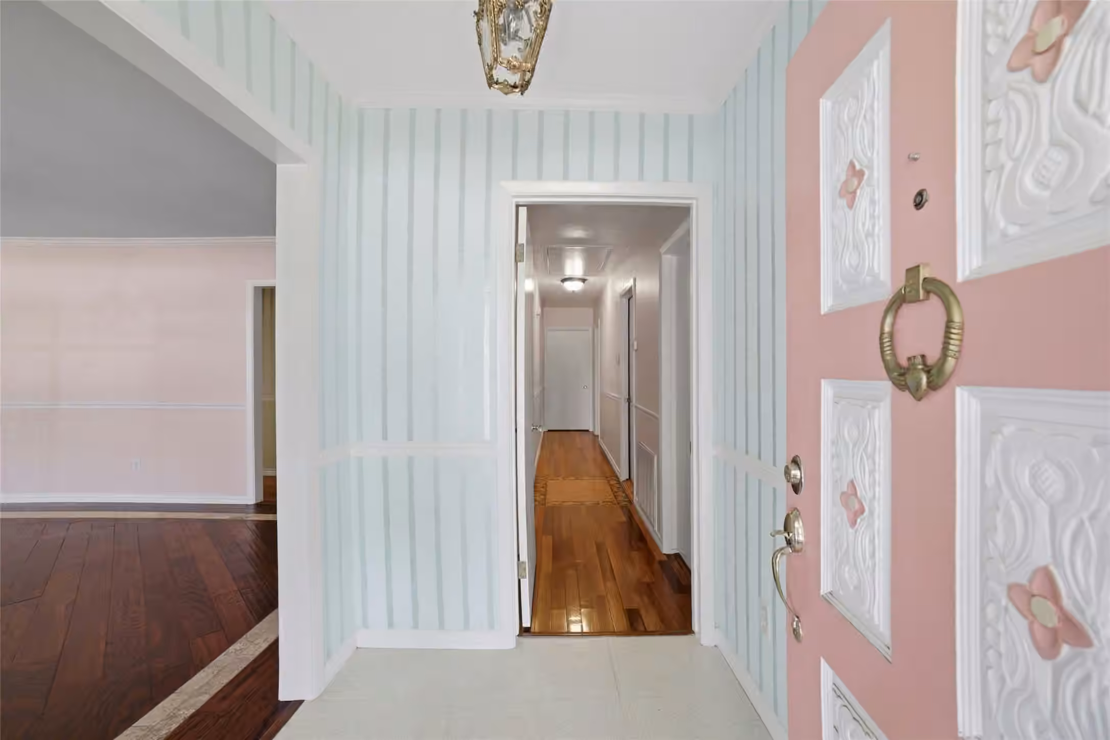 Photo 5 of 10402 Shadow Wood Drive, Houston, TX