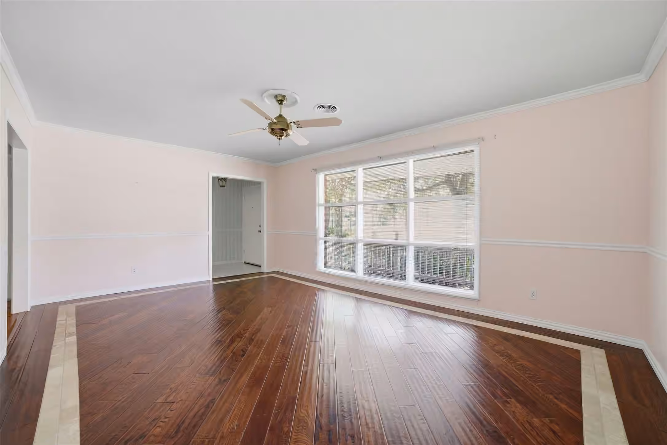 Photo 7 of 10402 Shadow Wood Drive, Houston, TX