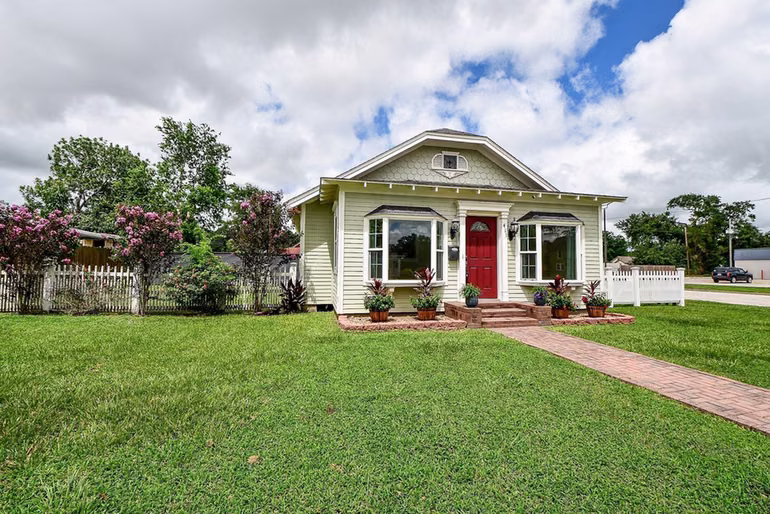 Photo of 411 S Mechanic Street, El Campo, TX
