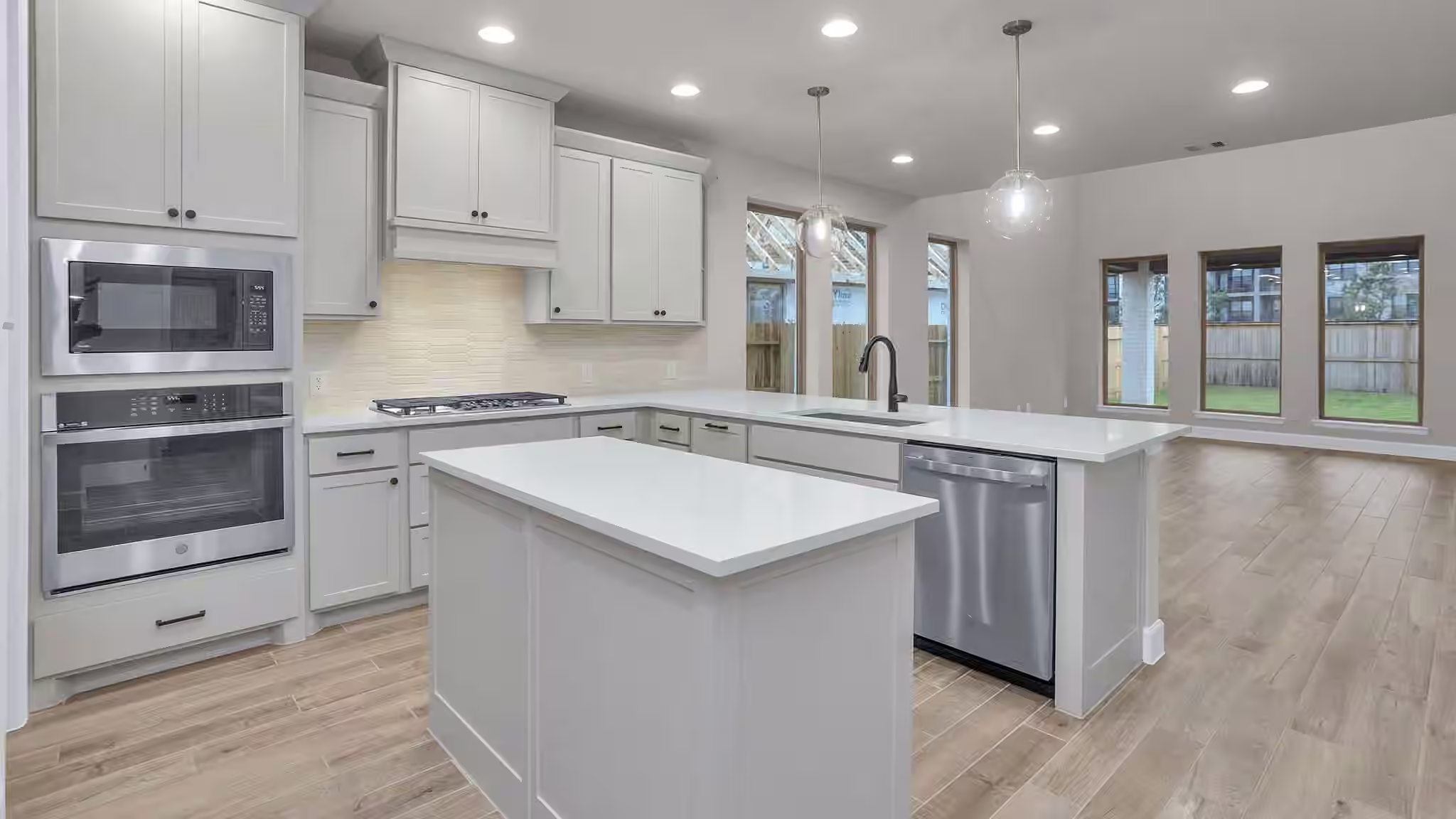 Photo 5 of 376 Mulberry Creek Street, Conroe, TX