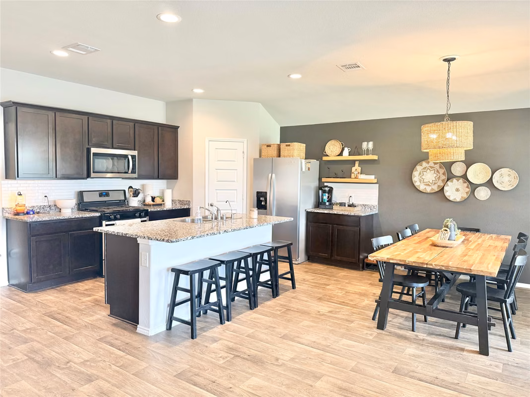 Photo 6 of 3939 Country Club Drive, Baytown, TX