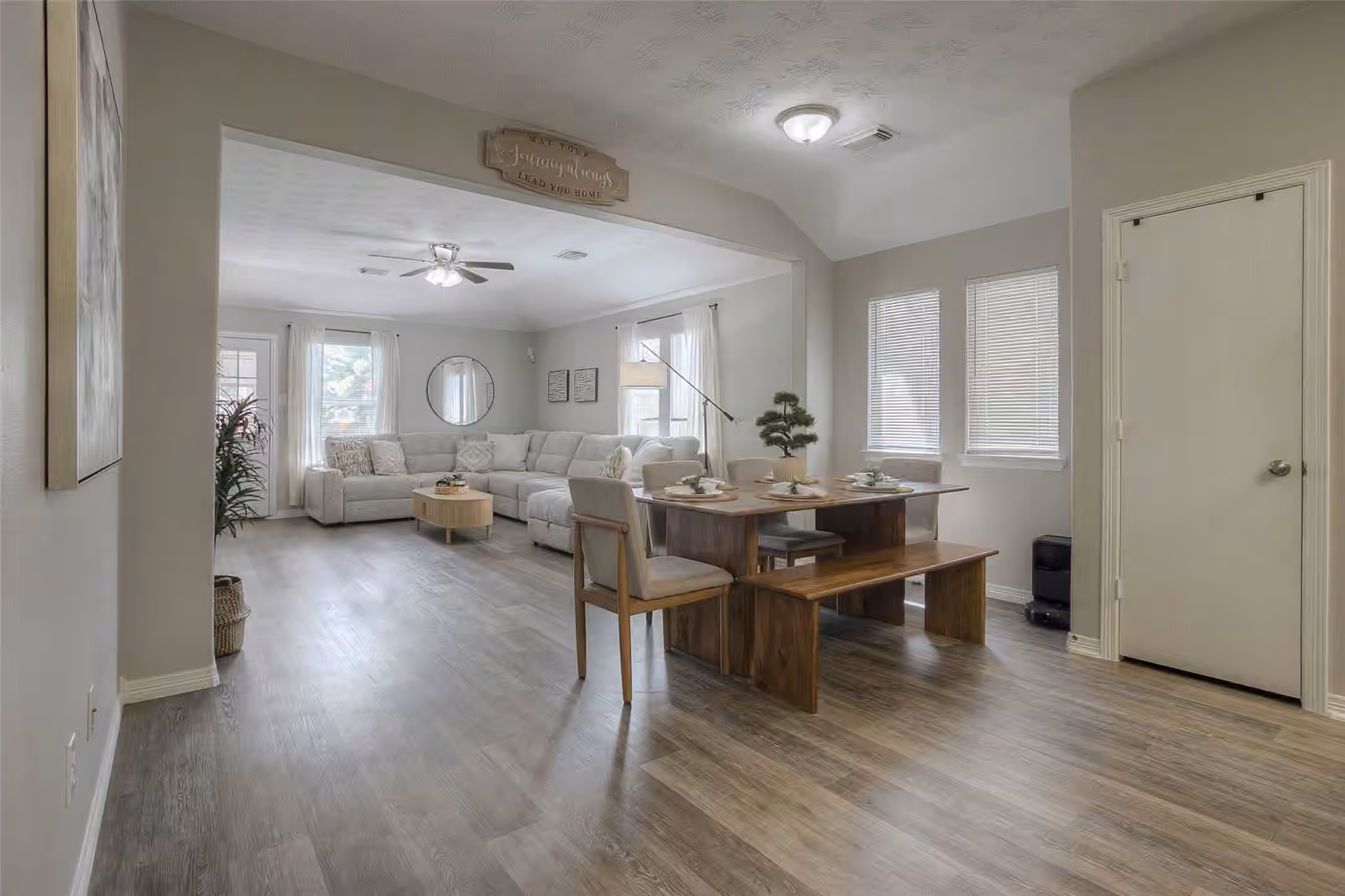 Photo 6 of 5049 Willow Point Drive, Conroe, TX