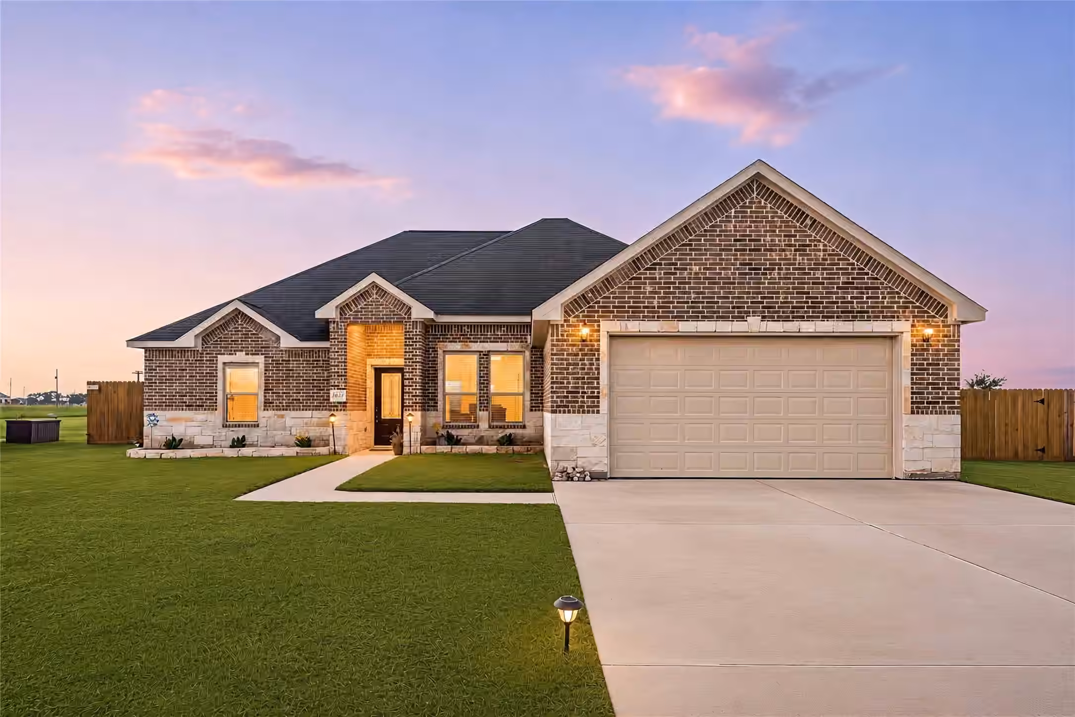 Photo 3 of 1131 Appaloosa Circle, Angleton, TX