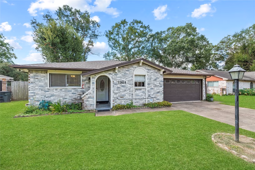 Photo 3 of 12419 Dermott Drive, Houston, TX