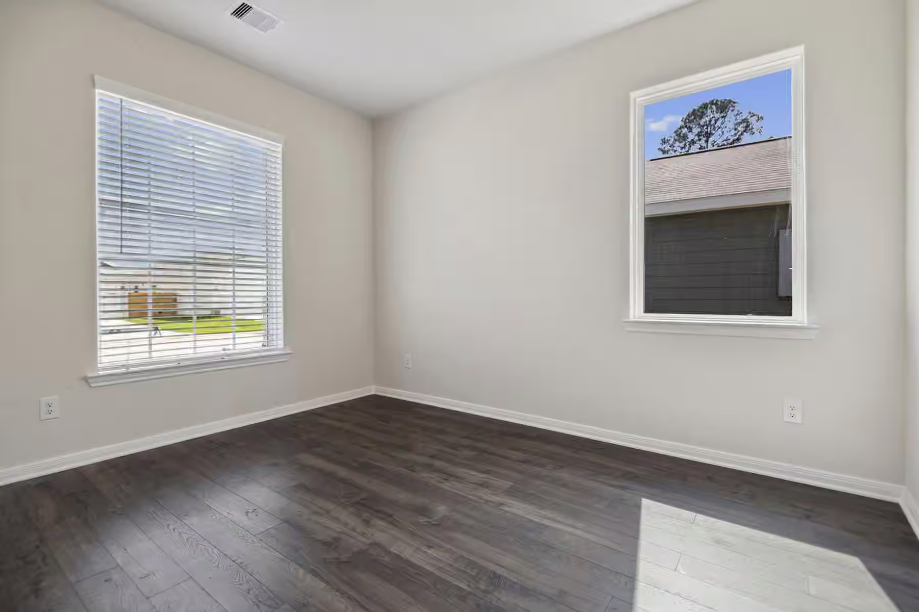 Photo 4 of 15875 Berry Hill Drive, Conroe, TX