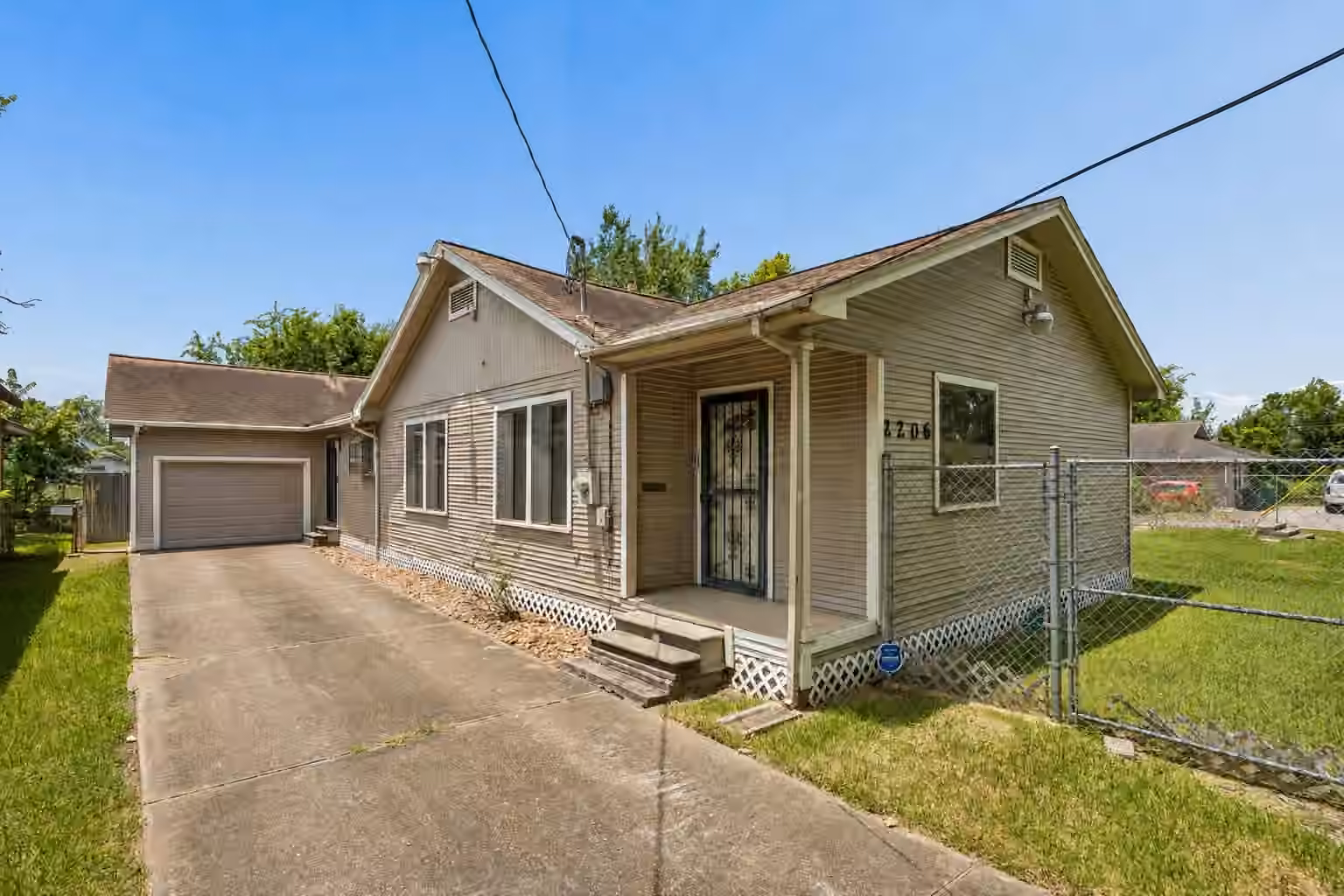 Photo 2 of 2206 Lee Street, Houston, TX