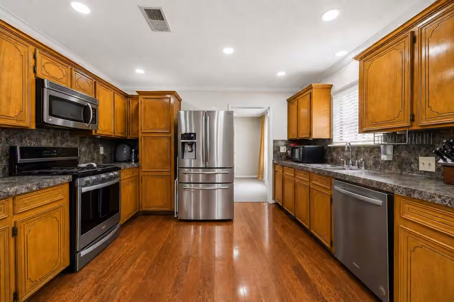 Photo 5 of 2206 Lee Street, Houston, TX