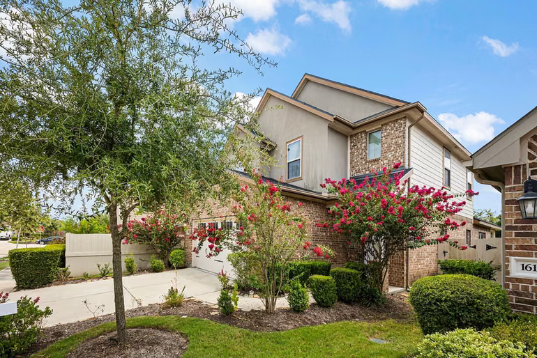 Photo 5 of 1607 City Pass Ln, Houston, TX