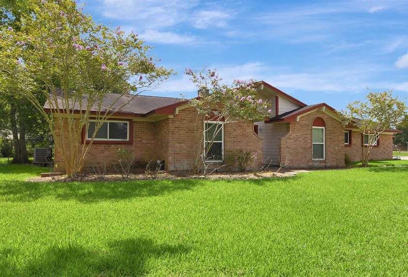 Photo 3 of 2509 Longwood Drive, Pearland, TX