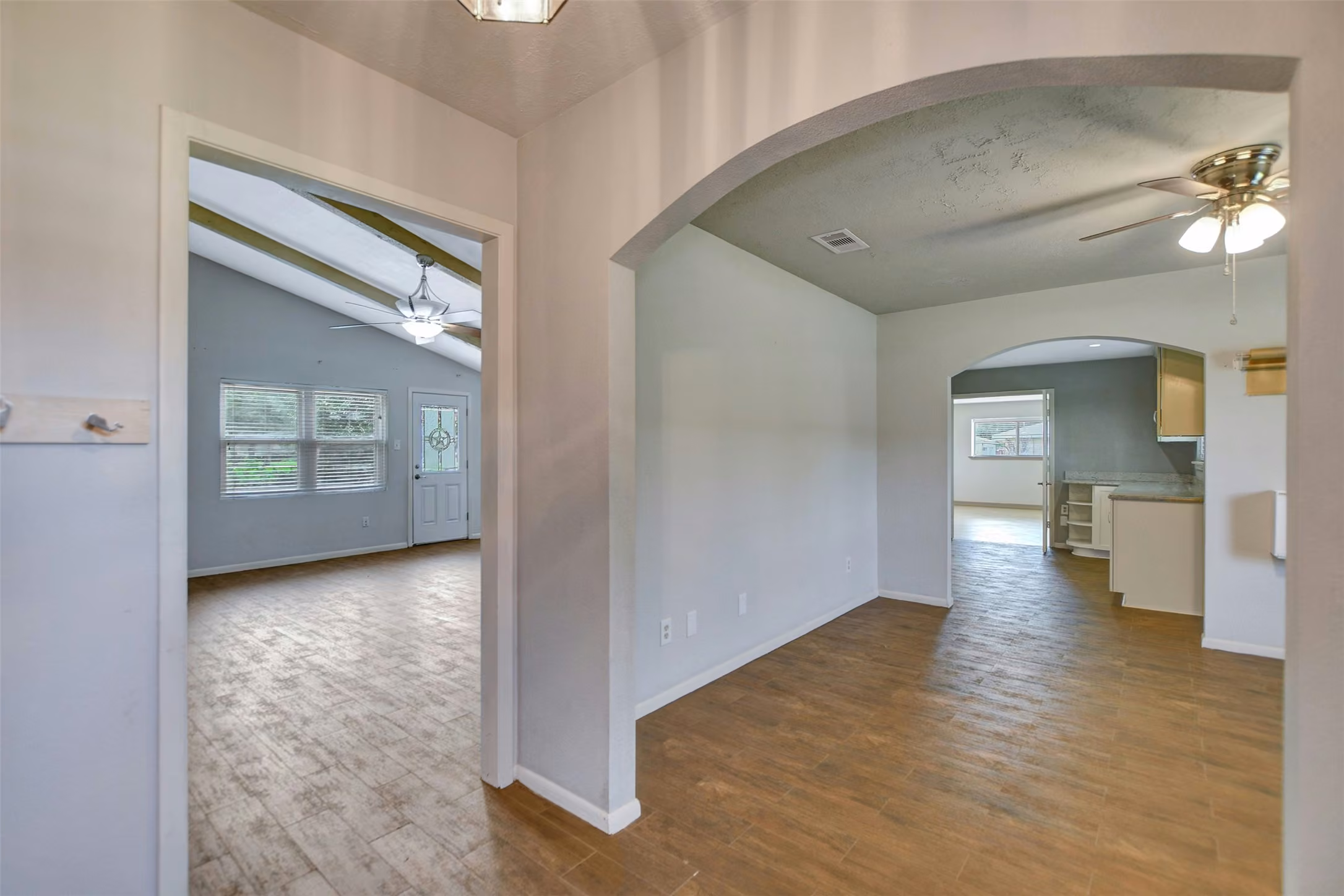 Photo 6 of 2509 Longwood Drive, Pearland, TX