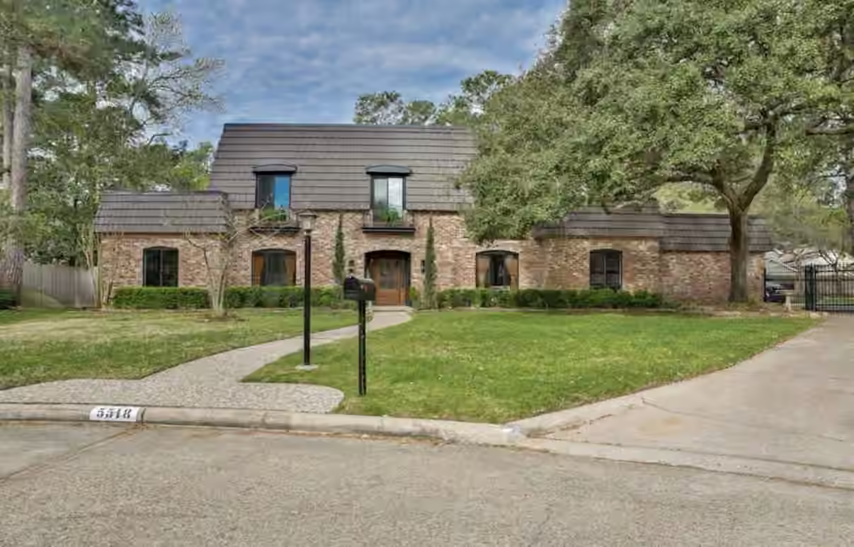 Photo 2 of 5518 Three Oaks Circle, Houston, TX