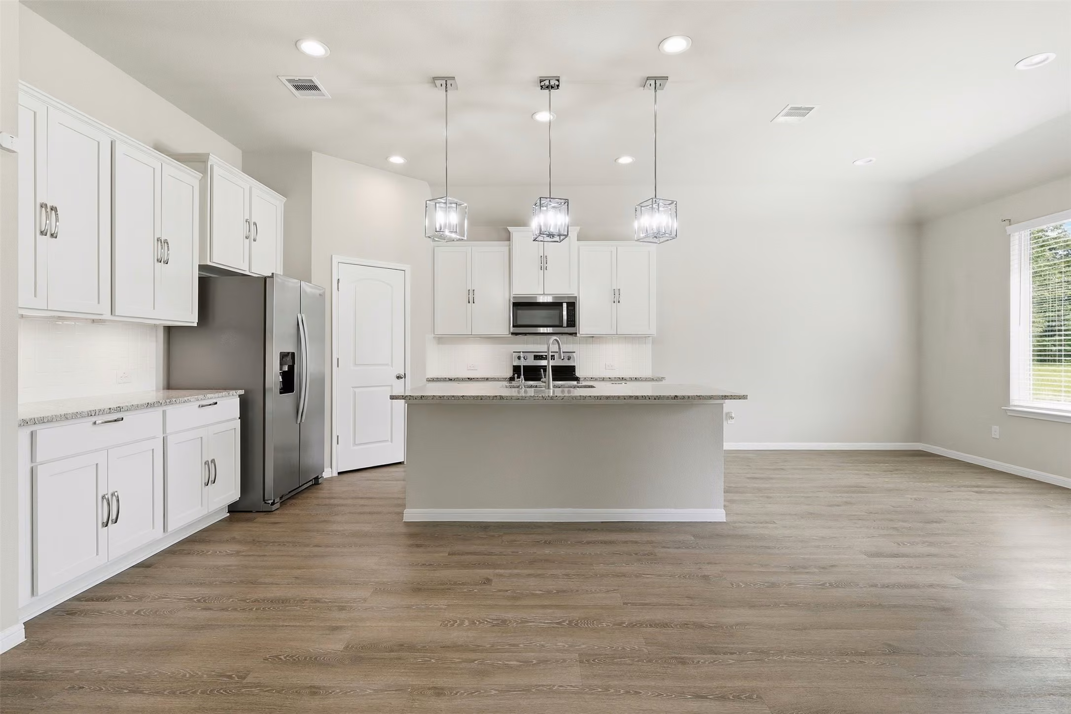 Photo 5 of 6422 Rolling Hills Road, Conroe, TX