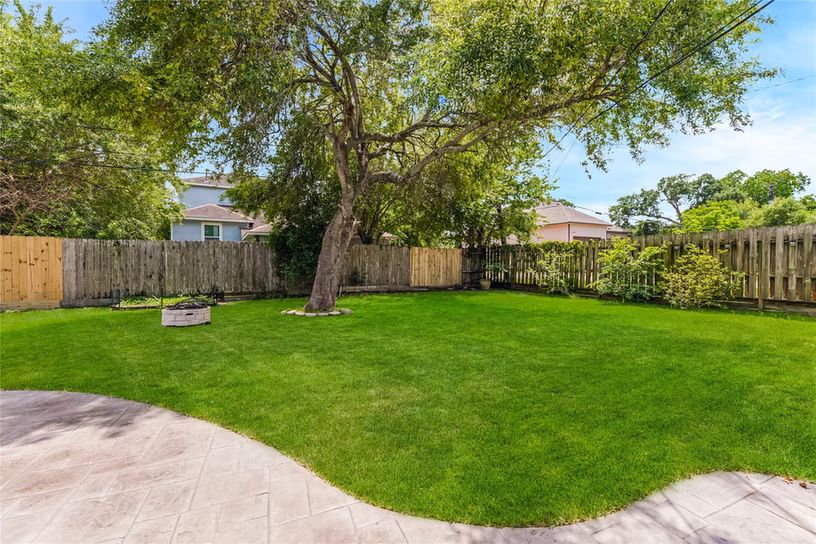 Photo 4 of 519 Fairfield Street, Shoreacres, TX