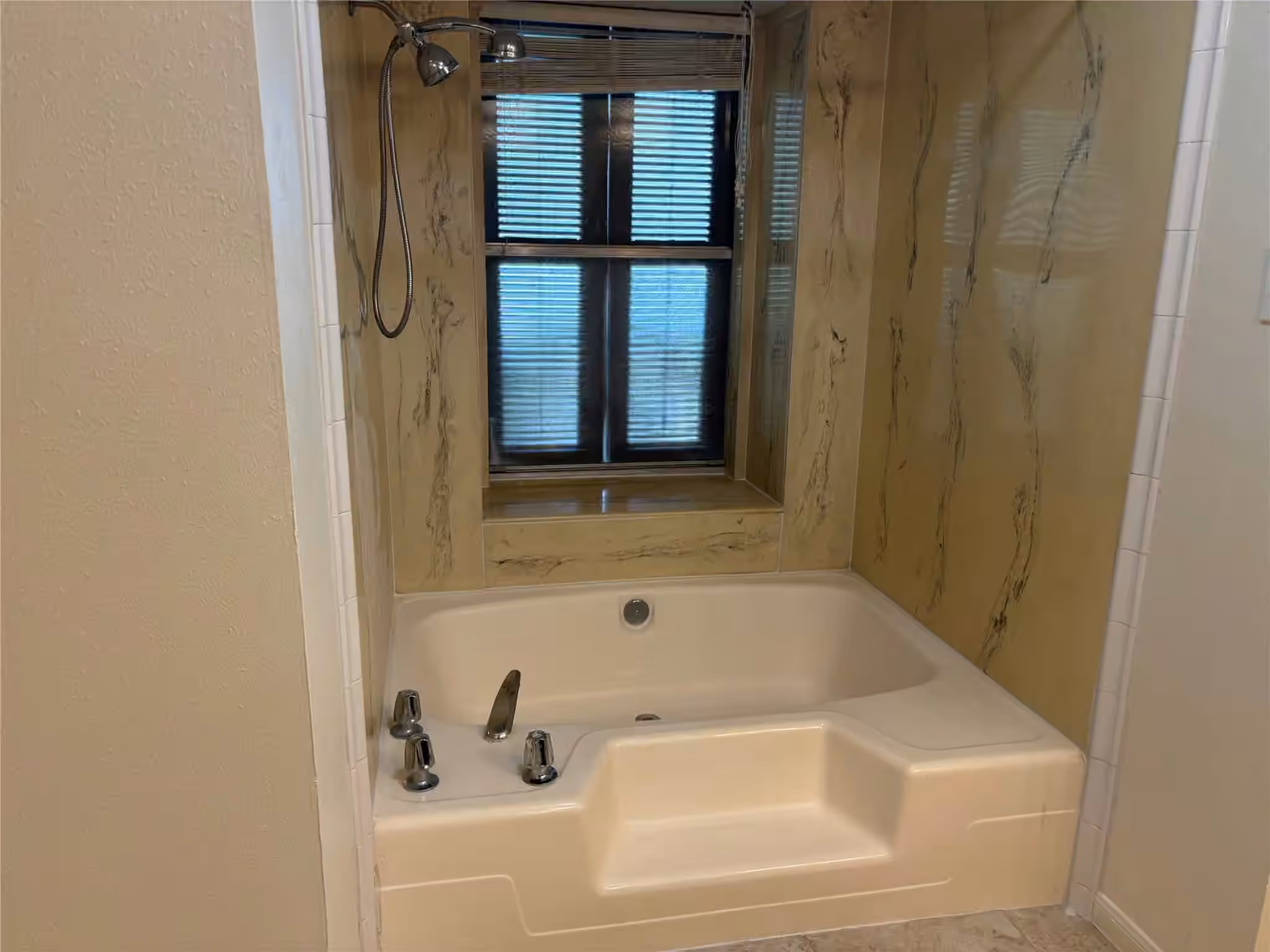 Photo 6 of 2819 Cambridge Lane, Missouri City, TX