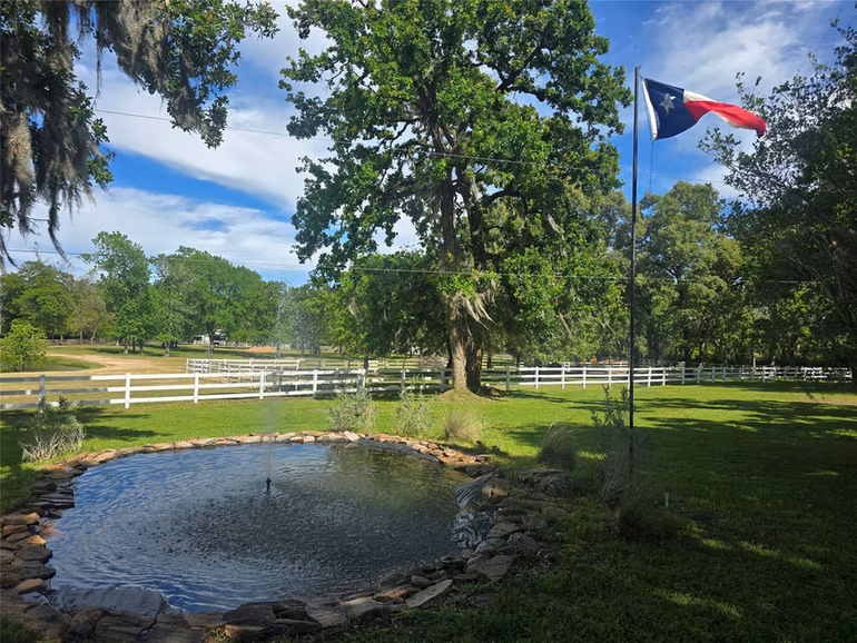 Photo 7 of 8555 Matthews Lane, Magnolia, TX