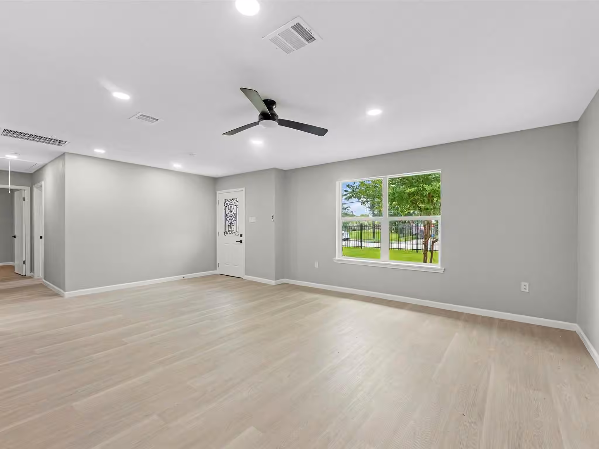 Photo 3 of 5039 Briscoe Street, Houston, TX