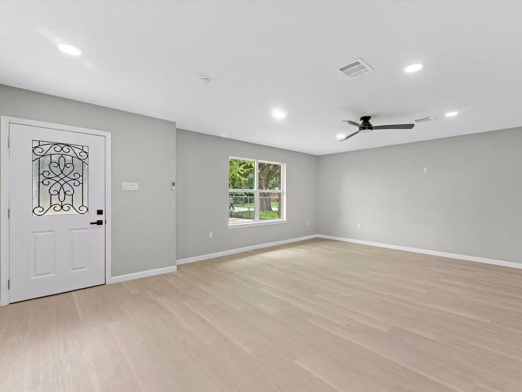 Photo 5 of 5039 Briscoe Street, Houston, TX