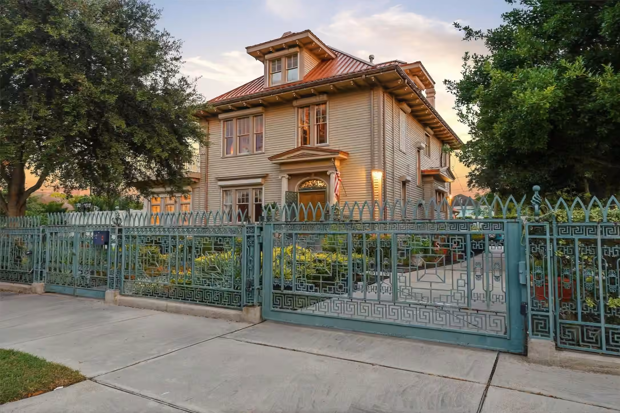 Photo 5 of 3401 Avenue O, Galveston, TX