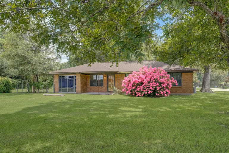 Photo 3 of 101 Oak Street, Dayton, TX