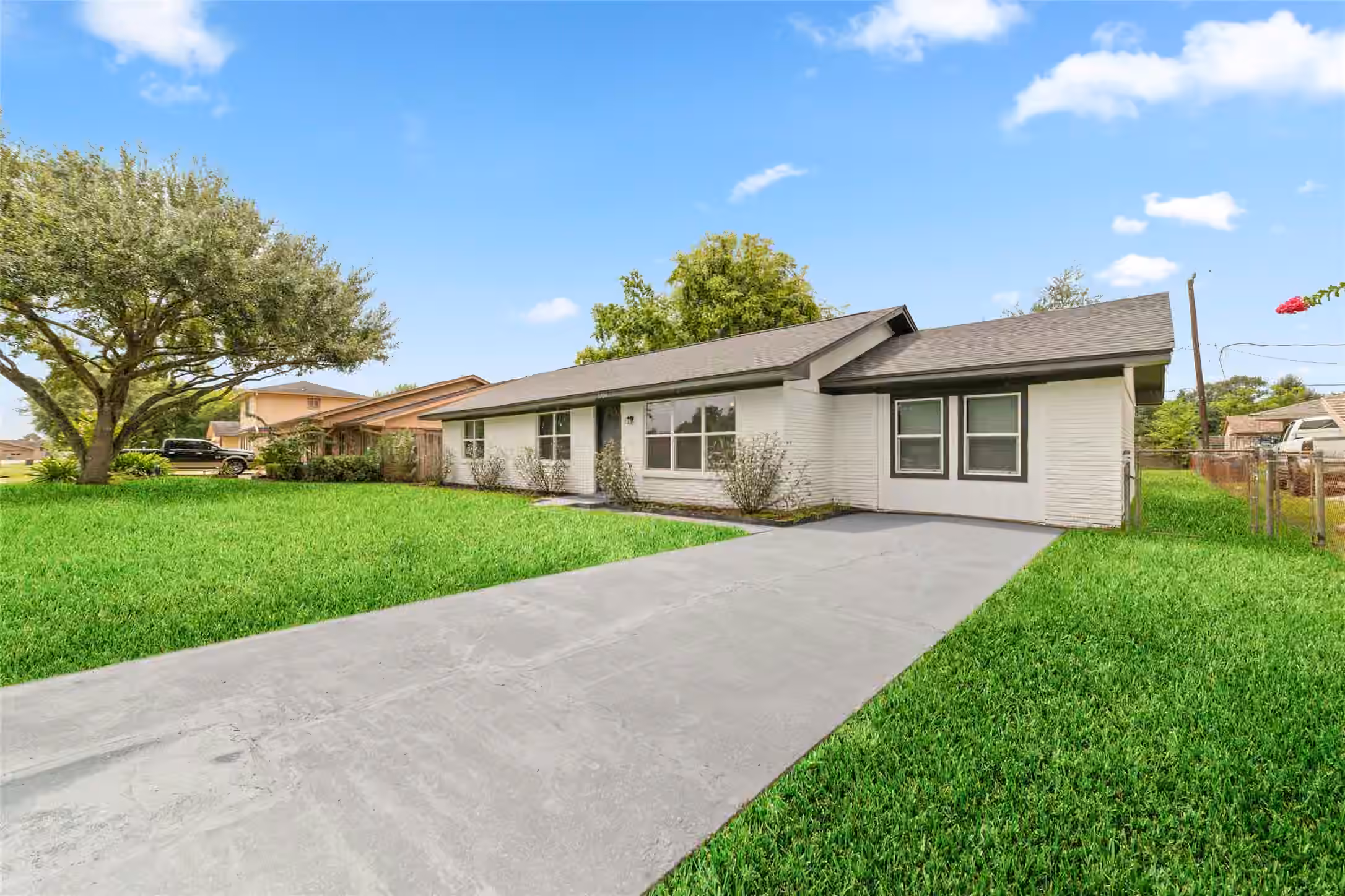 Photo 2 of 9723 Oldcrest Drive, Stafford, TX